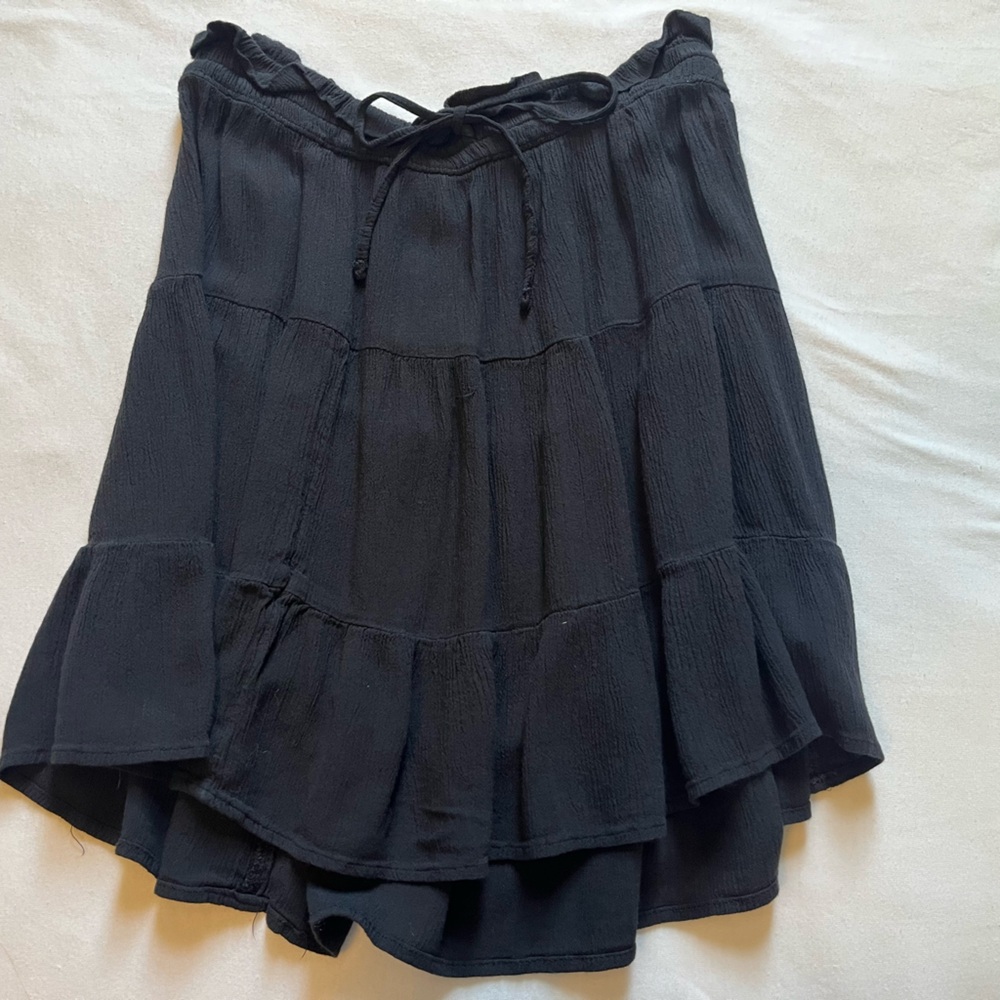 Tiered short black skirt